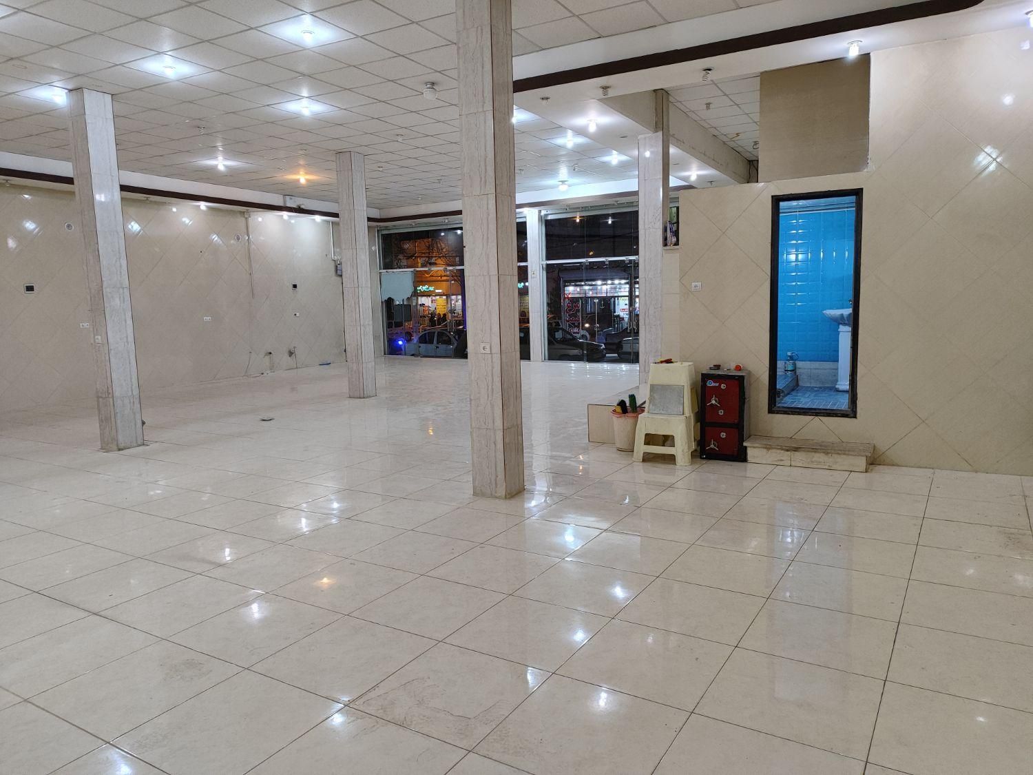 فروش مغازه تجاری ۲۰۰ متری مرکز شهر|فروش مغازه و غرفه|الیگودرز, |دیوار