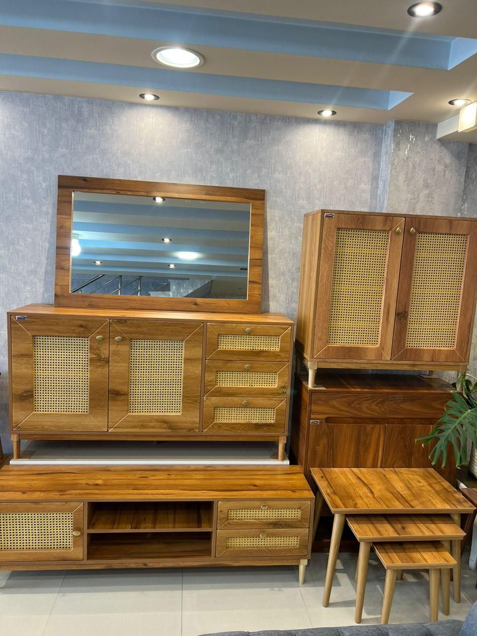 آینه کنسول میز روکش چوب mdf اصلی|بوفه، ویترین، کنسول|رشت, رودبارتان|دیوار