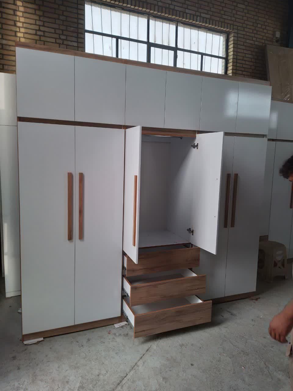 کمد دیواری کمددیواری دستگیره چوبی کمددیواری دو رنگ|جاکفشی، کمد، دراور|تهران, حکیمیه|دیوار