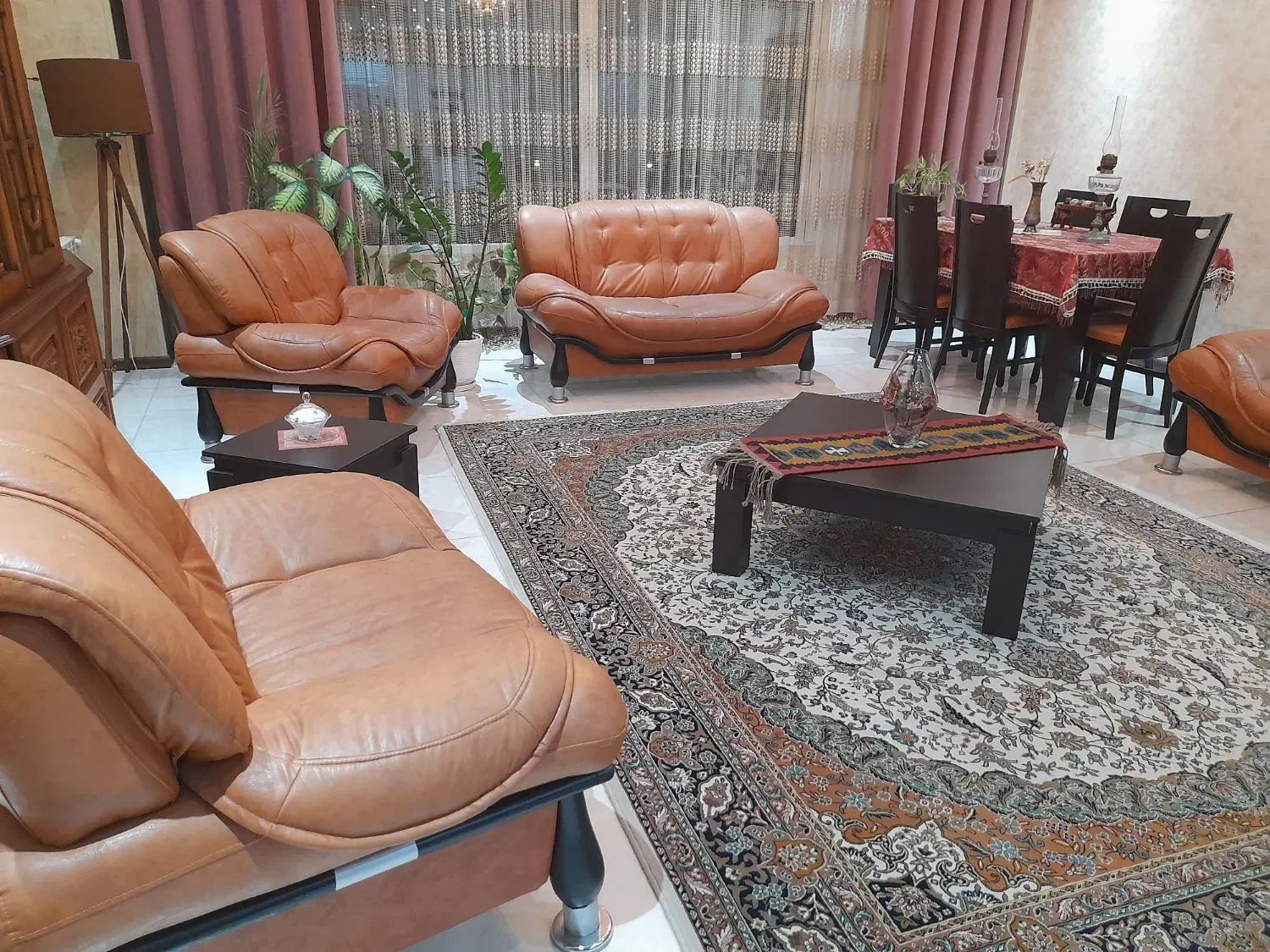 مبل ۷ نفره چرم|مبلمان خانگی و میز عسلی|کرج, باغستان|دیوار