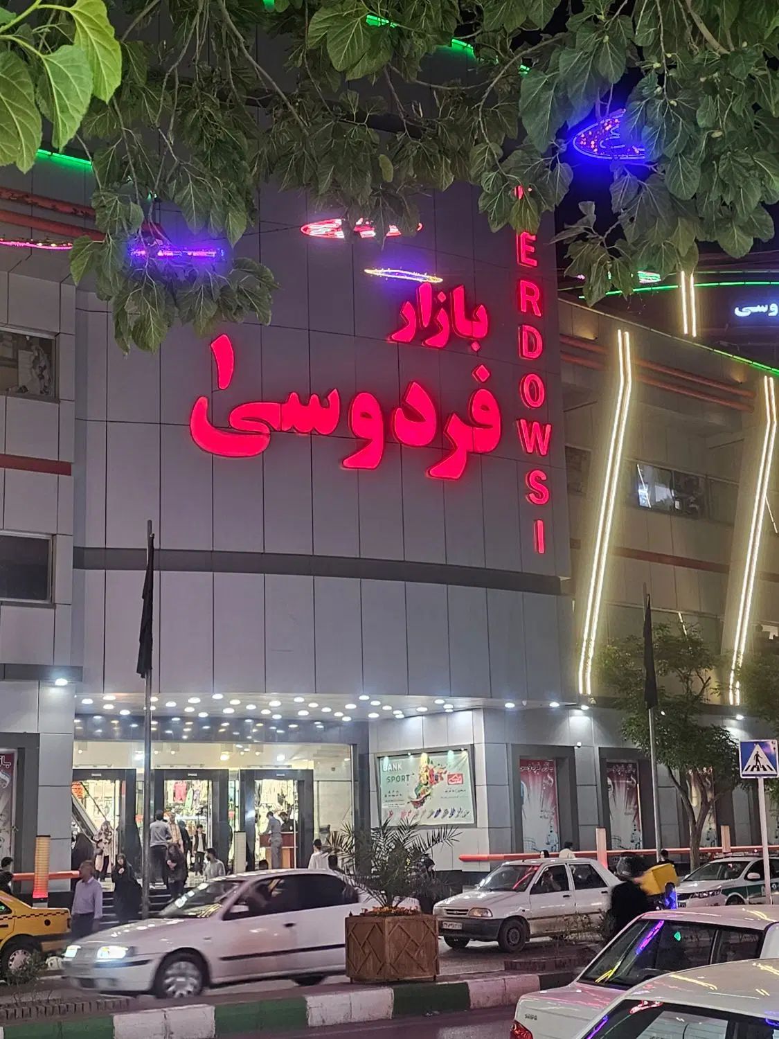 مغازه ۲۱ متری بازار فردوسی ۱ طبقه مانتو روسری|فروش مغازه و غرفه|مشهد, گلشور|دیوار