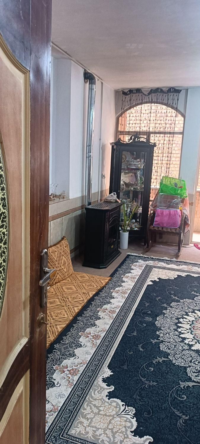 خانه خوشجا معاوضه با زمین یا فروشی|فروش خانه و ویلا|نجف‌آباد, شیخ بهایی|دیوار