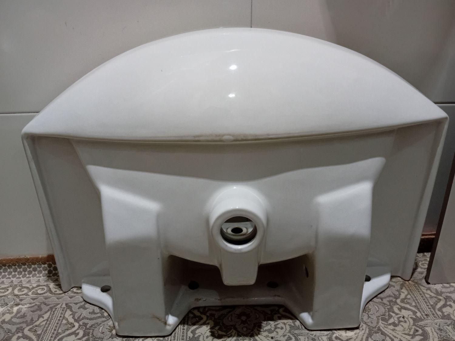 روشویی سینا درجه یک|لوازم سرویس بهداشتی|ری, شهید غیوری (ابن باویه)|دیوار