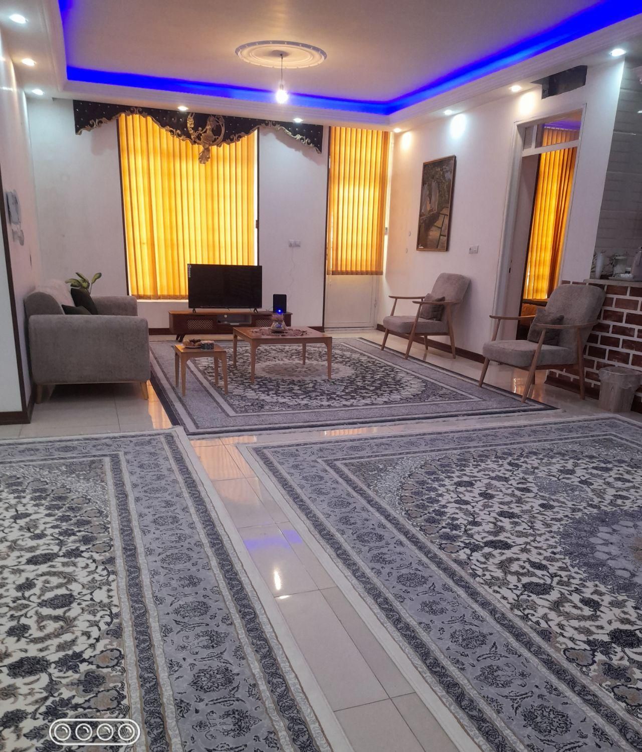 منزل مبله دربست مستقل فوق العاده تمیز|اجارهٔ کوتاه‌مدت آپارتمان و سوئیت|شیراز, شهرک گلها|دیوار