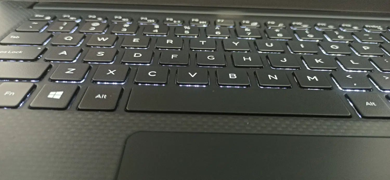 لپ تاپ دل XPS 15 9560 گرافیک 1050 4گیگ پردازنده HQ|رایانه همراه|تهران, میدان ولیعصر|دیوار