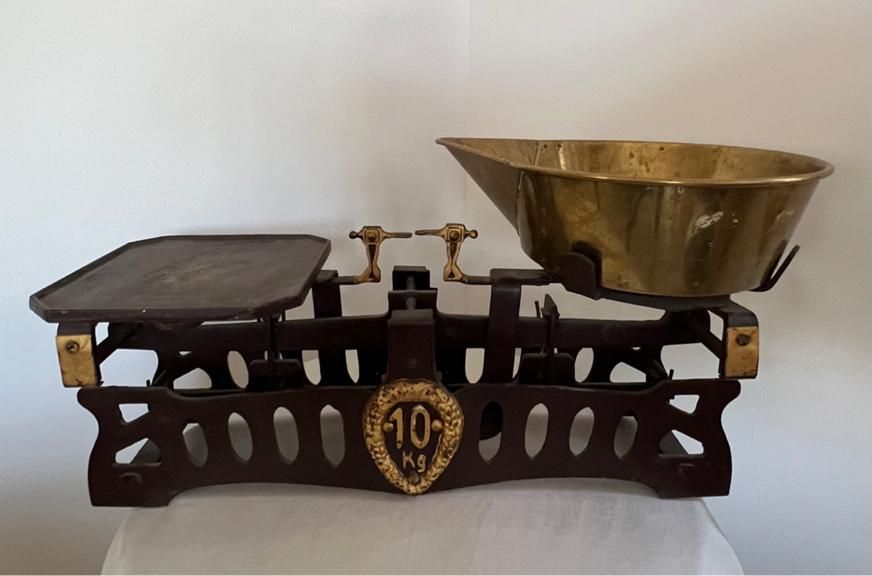 ترازوی آجیل آنتیک کلکسیونی قدمت دار|کلکسیون اشیاء عتیقه|رامسر, |دیوار