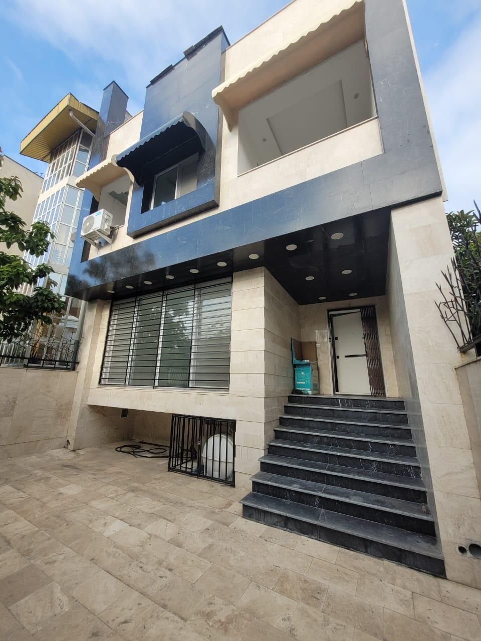 فروش ویلا نوساز شهری استخر دار|فروش خانه و ویلا|نوشهر, |دیوار