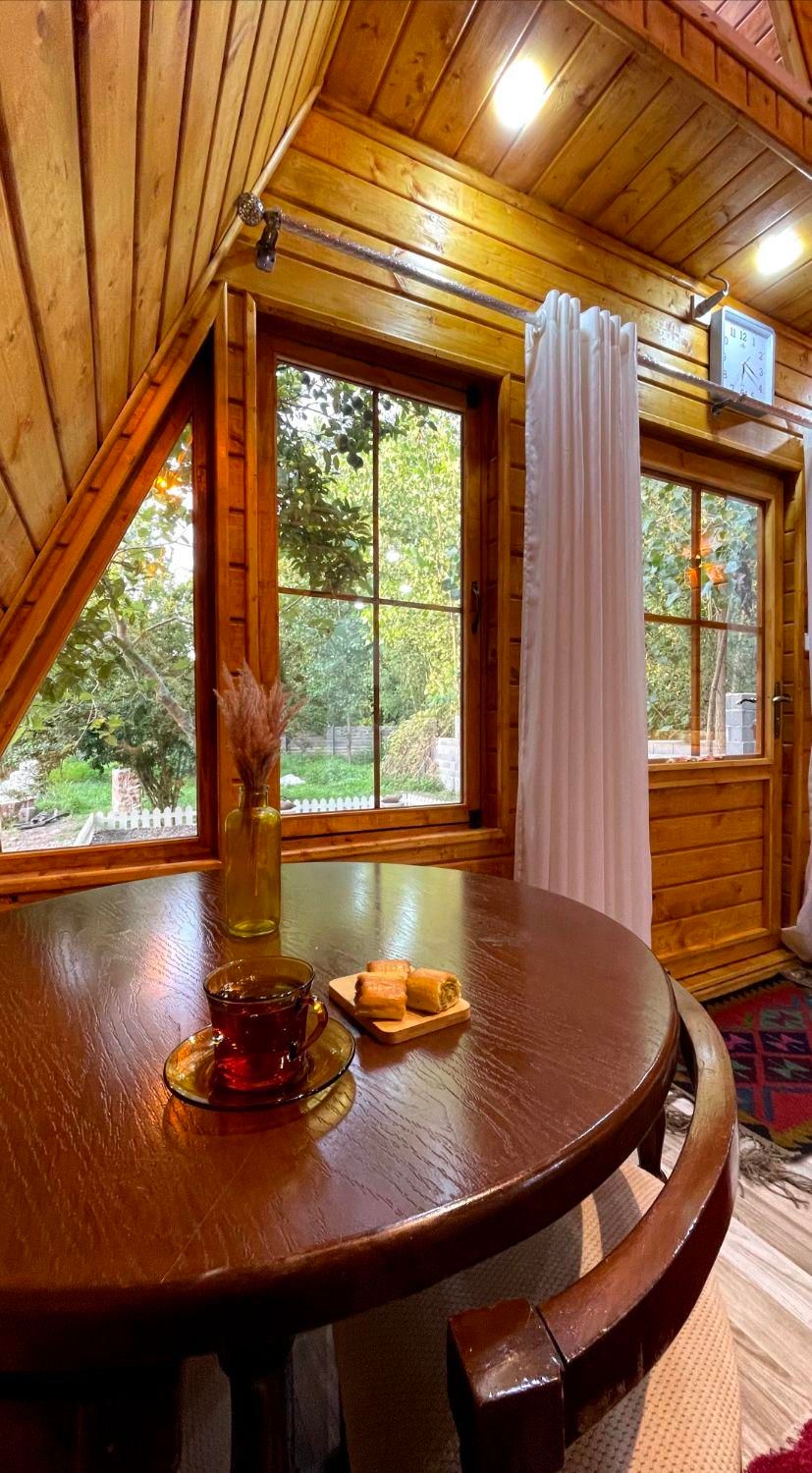 کلبه سوئیسی جکوزی دار گیله سوسو(با صبحانه رایگان)|اجارهٔ کوتاهمدت ویلا و باغ|کوچصفهان, |دیوار