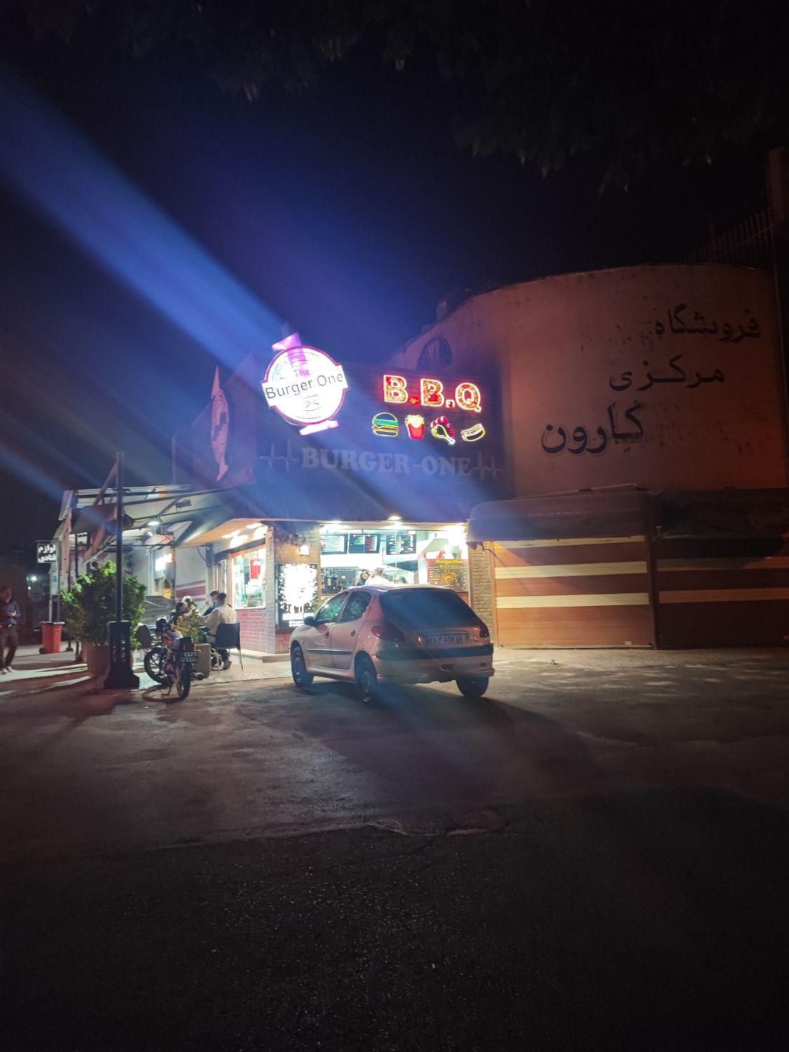 نیازمند نیروی کار آقا در فست فود (شاهین شهر)|استخدام خدمات فروشگاه و رستوران|شاهین‌شهر, حافظ جنوبی|دیوار