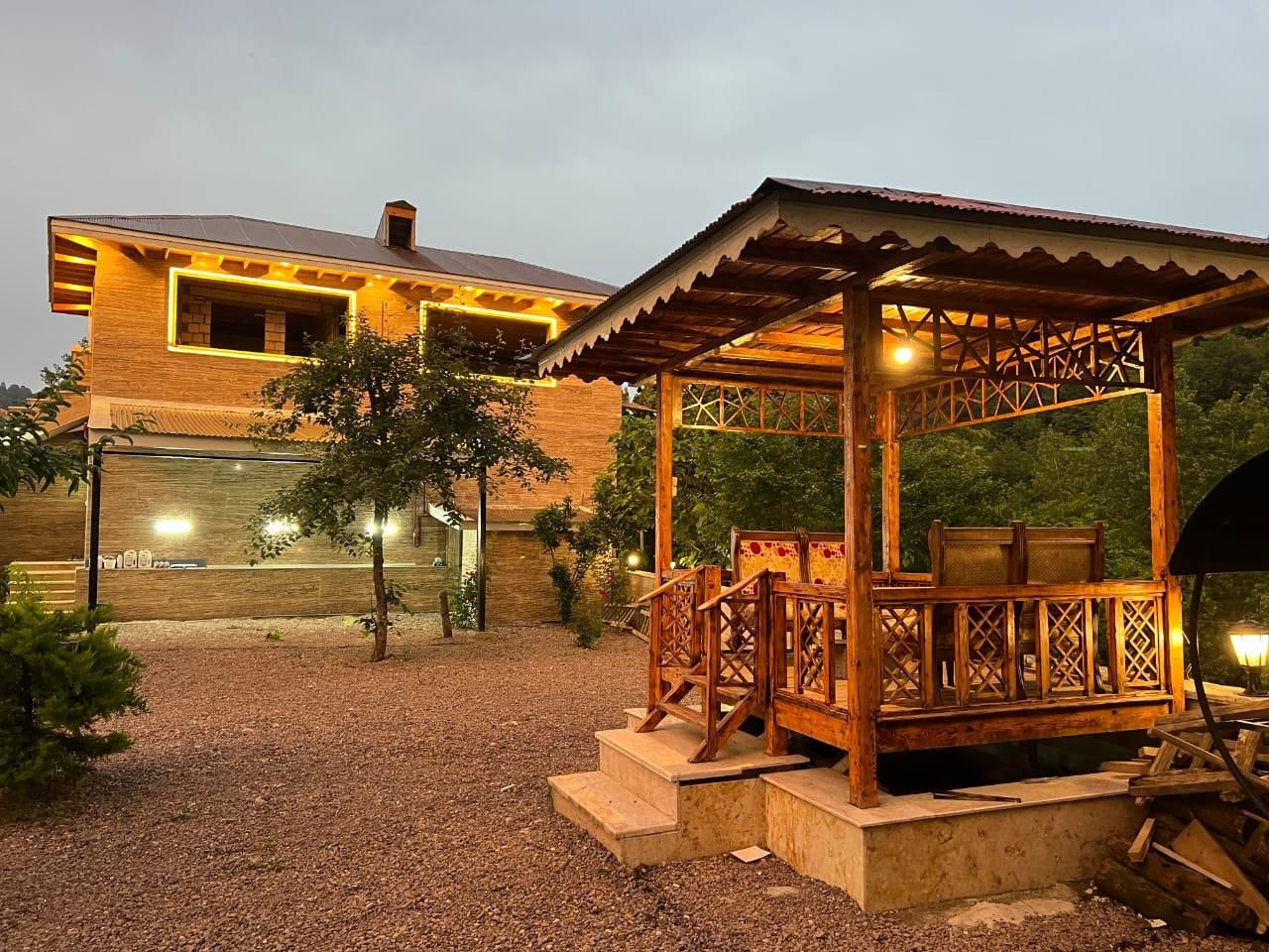 اجاره کلبه سنتی استخردار جنگلی با کنار رودخانه|اجارهٔ کوتاهمدت ویلا و باغ|رشت, استادسرا|دیوار