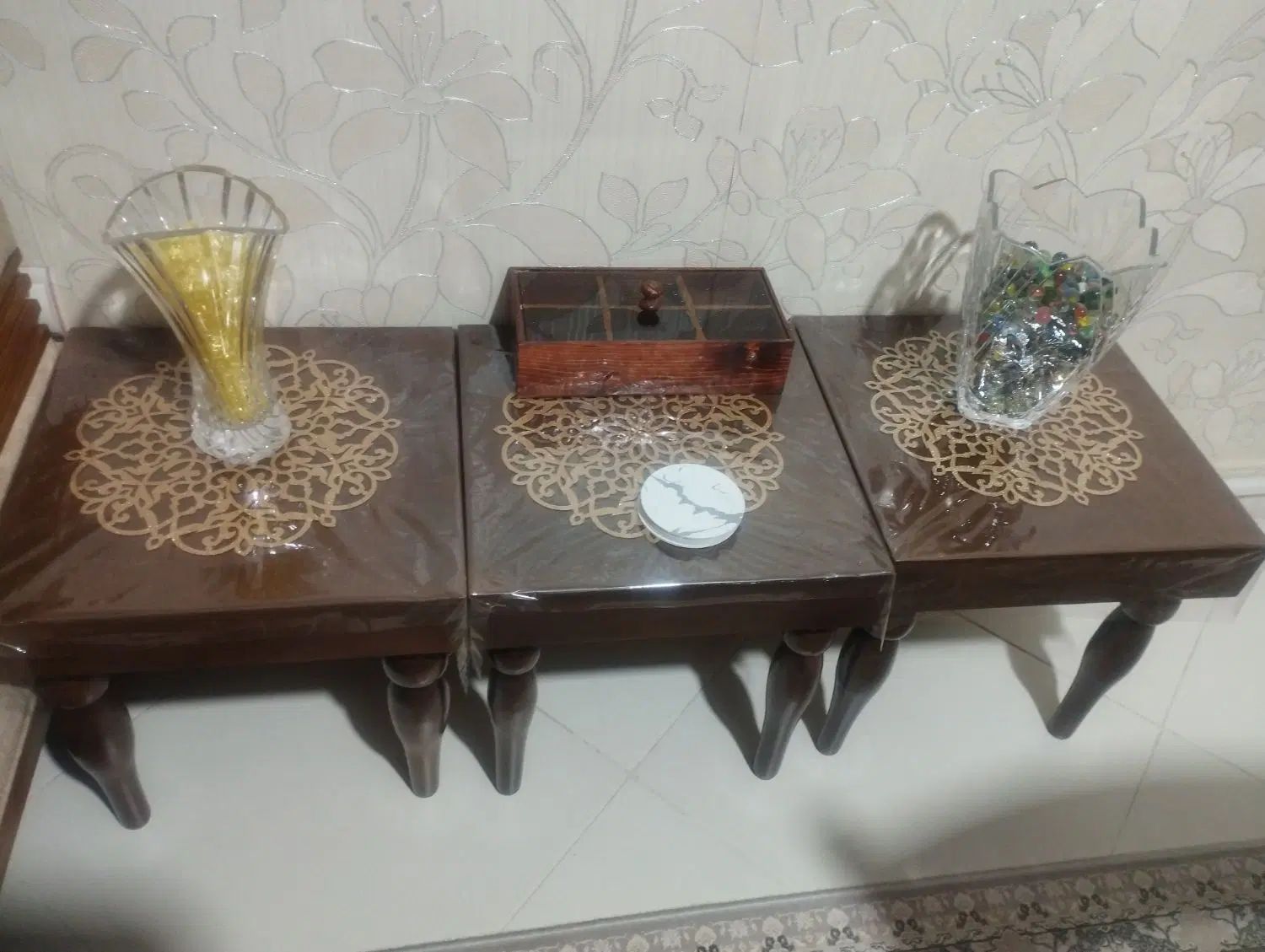 سه عدد میز عسلی و و یک عدد جلو مبلی سالم بدون زدگی|مبلمان خانگی و میز عسلی|کرج, شهرک جهان‌نما|دیوار