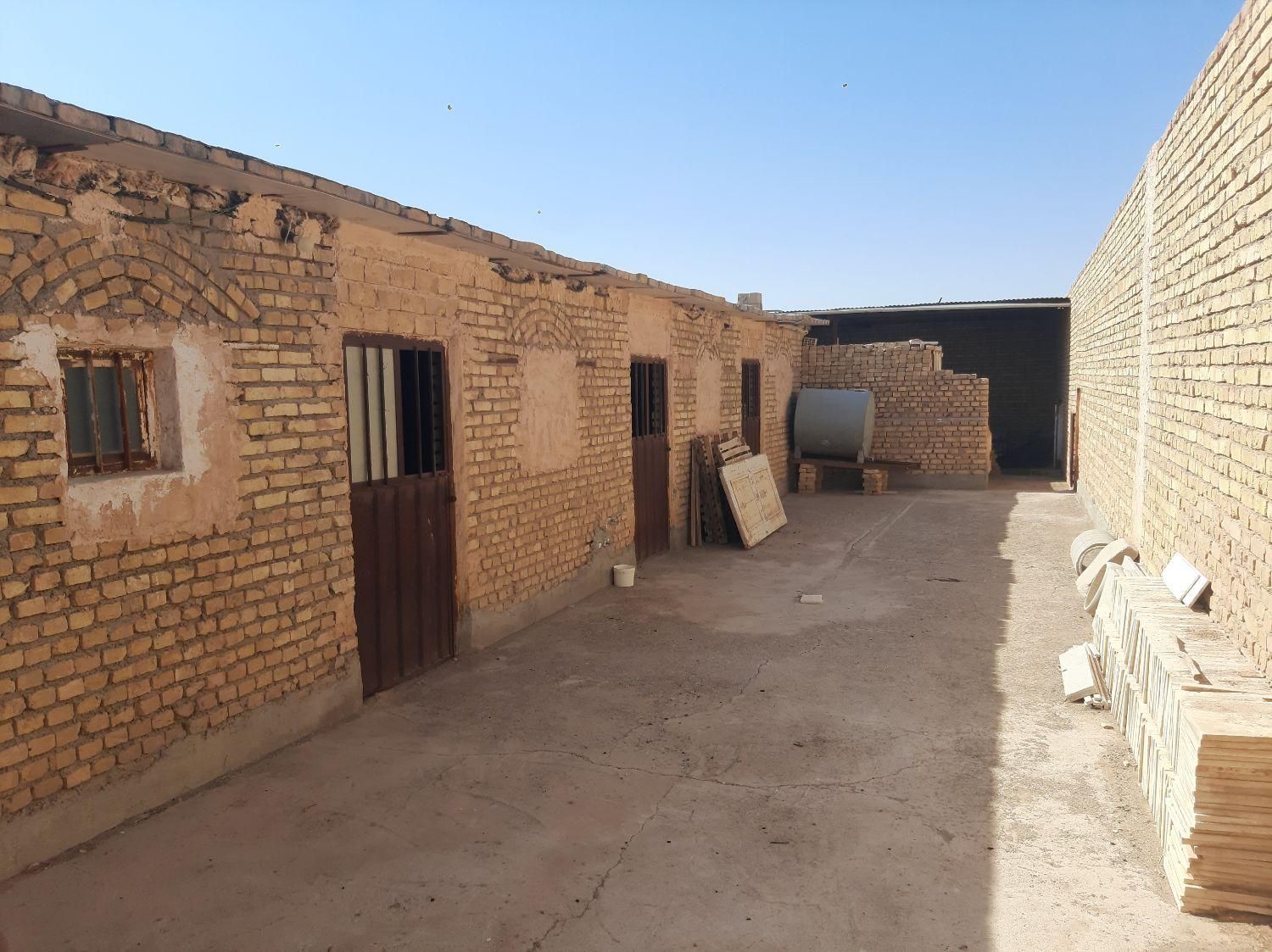 باشگاه اسب واقع در پشت هتل کریاس پلاس بدرآباد|فروش زمین و ملک کلنگی|میبد, |دیوار