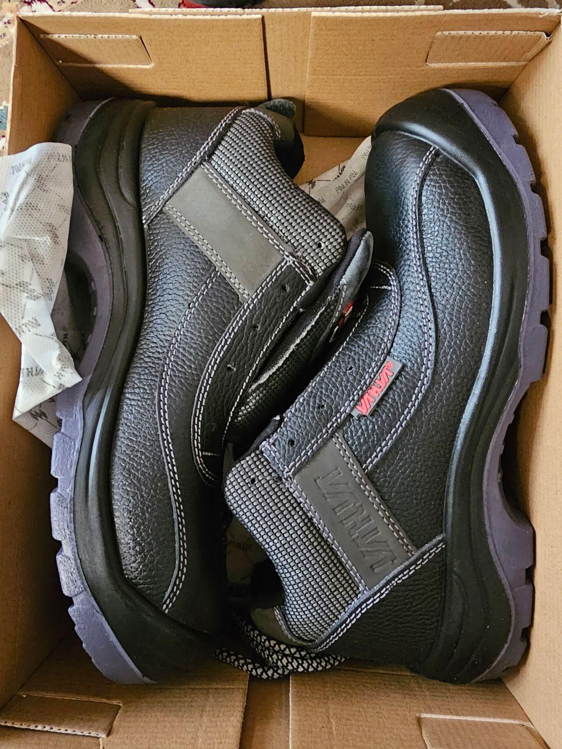 کفش ایمنی و پرسنلی سایز ۴۲|کیف، کفش، کمربند|بندر دیر, |دیوار