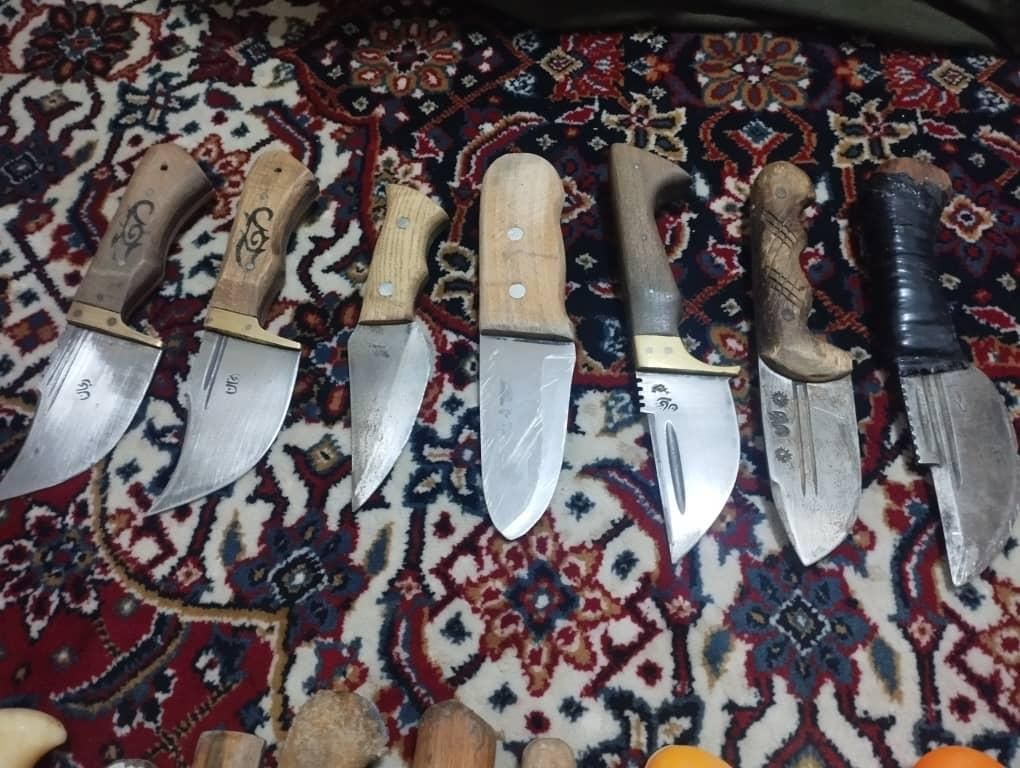 چاقو|کلکسیون اشیاء عتیقه|تهران, آبشار تهران (دریاچه)|دیوار