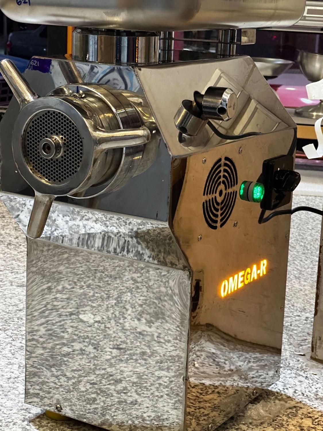 چرخ گوشت صنعتی(گیربکسی،تسمه ای،مبله)|فروشگاه و مغازه|کرمانشاه, |دیوار