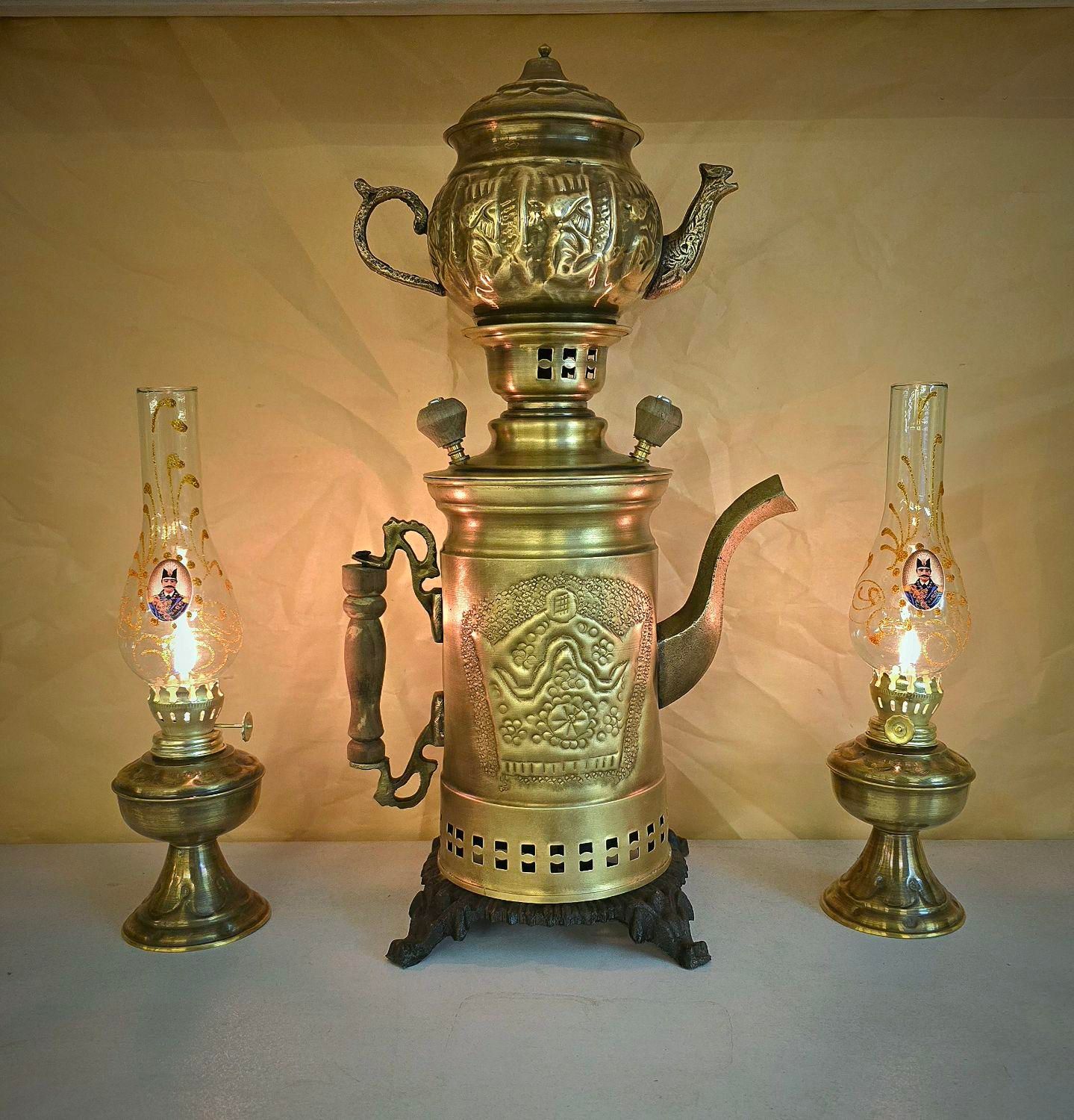 سماور کتری زغالی برنجی با قوری و دو چراغ نفتی|کلکسیون اشیاء عتیقه|تهران, نعمت‌آباد|دیوار