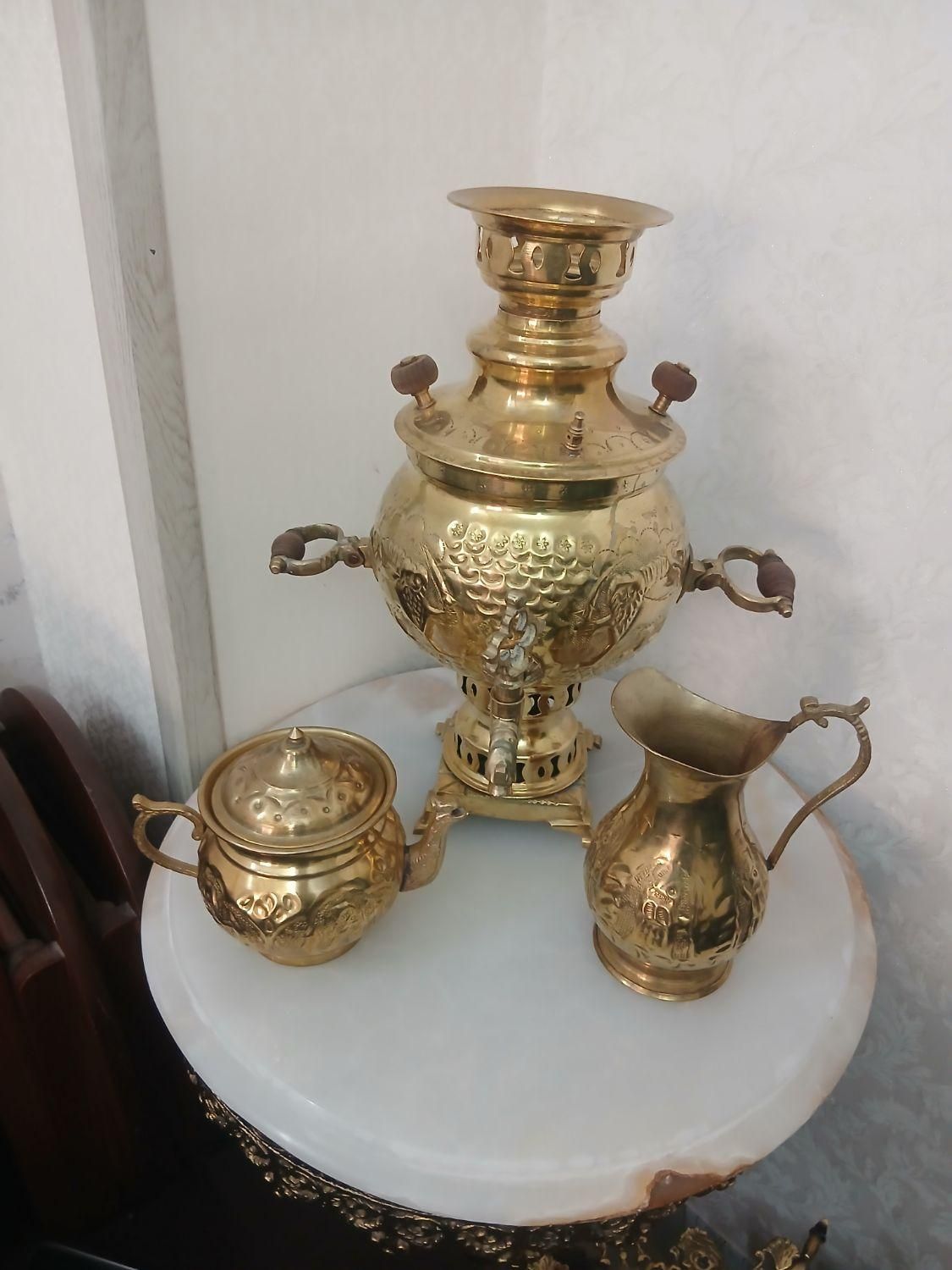 سماور زغالی برنجی همراه پارچ قوری  یک نیم لیتری|سماور، چای‌ساز، قهوه‌ساز|تهران, مهرآباد جنوبی|دیوار