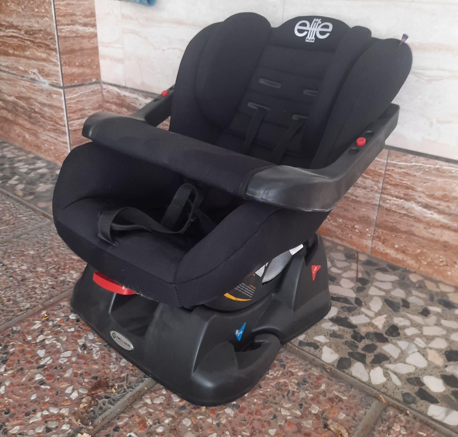 صندلی کودک راحت و خوش رنگ|کالسکه و لوازم جانبی|اصفهان, ملک‌شهر|دیوار