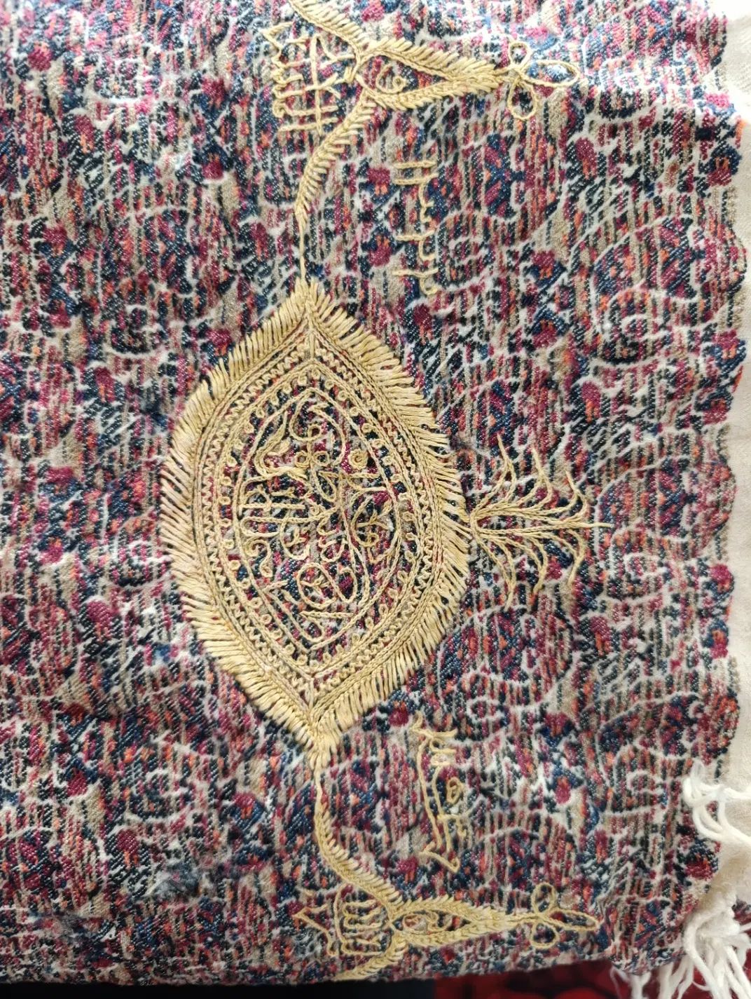 ترمه قدیمی دوخت سال ۱۳۲۲|کلکسیون اشیاء عتیقه|کرج, کلاک پایین|دیوار