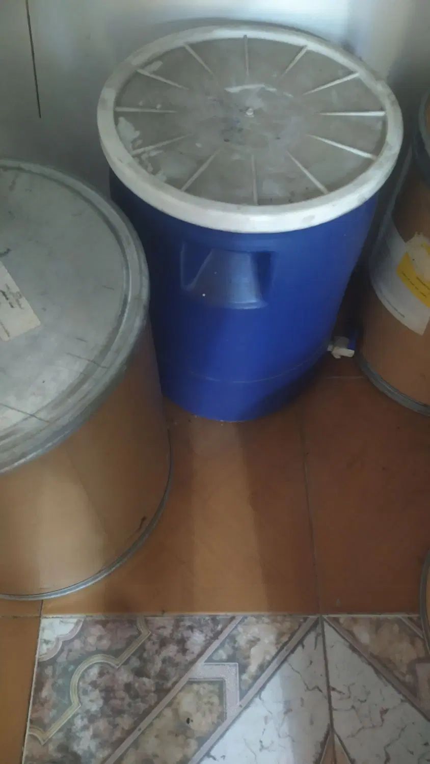 بشکه|ظروف نگهدارنده، پلاستیکی، یک‌بارمصرف|رشت, جماران|دیوار