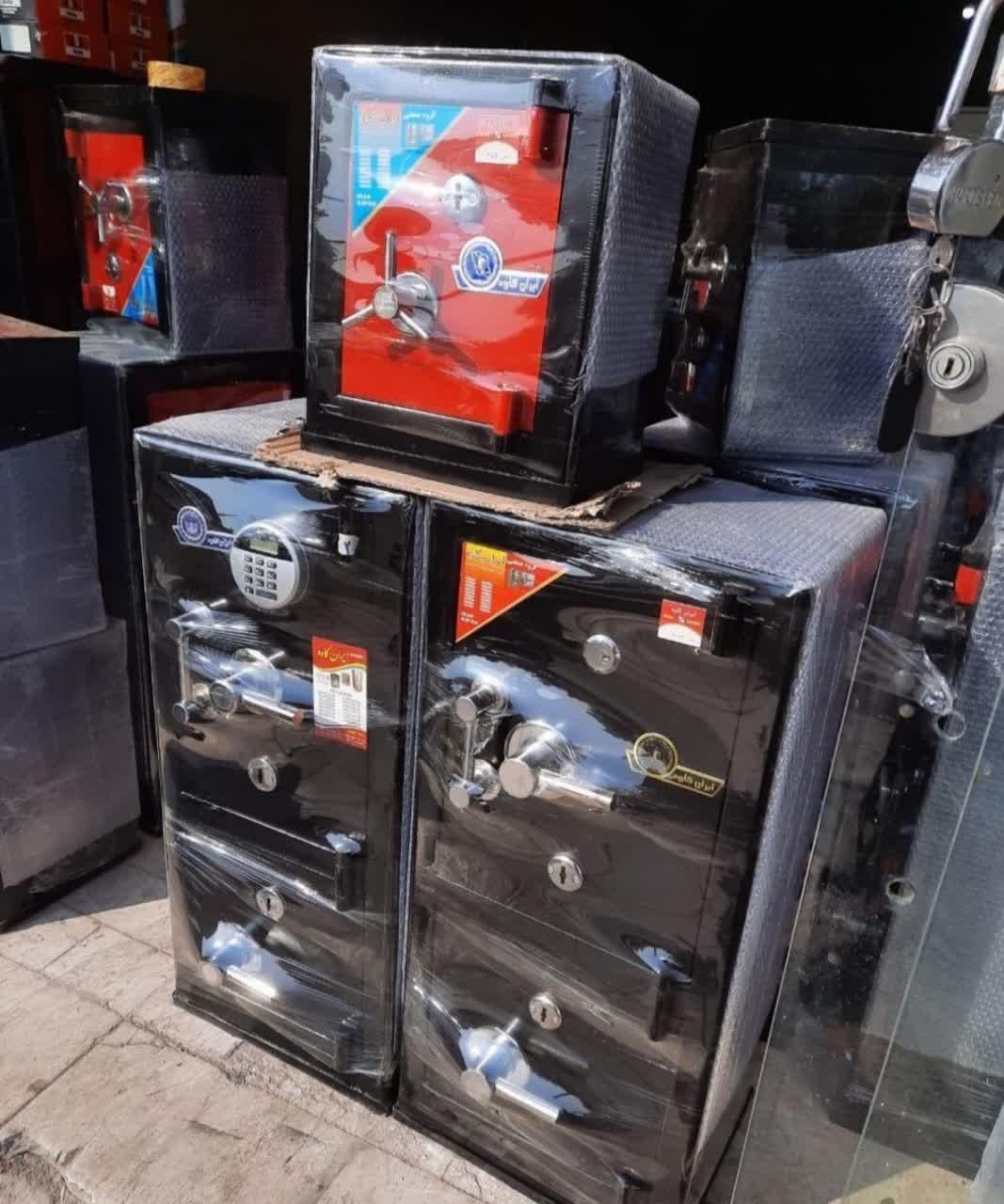 گاوصندوق دوطبقه،پوشه خور نمایشگاه کاوه|ابزارآلات|گلستان (تهران), |دیوار