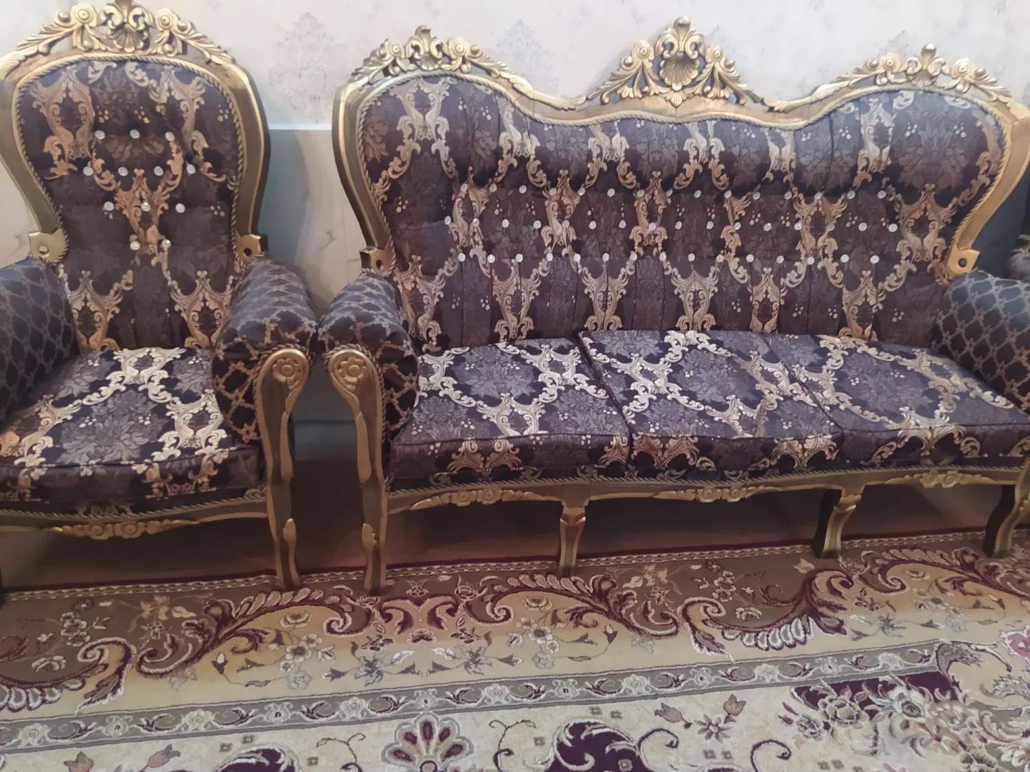 مبلمان سلطنتی ۹نفره همراه میربزرگ وعسلی|مبلمان خانگی و میز عسلی|اصفهان, دارک|دیوار