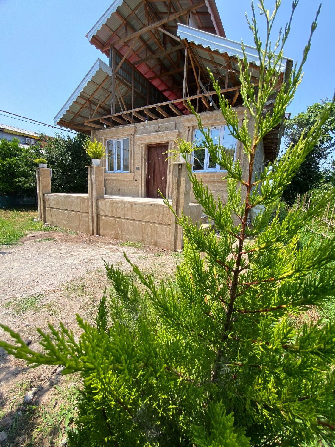 ویلا جنگلی سه گل نوساز ۹۰ متری باتراس وحیاط دلباز|اجارهٔ کوتاه‌مدت ویلا و باغ|شفت, |دیوار