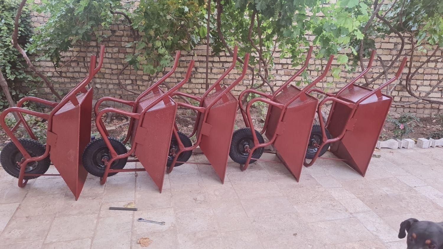 فرغون سه چرخ دامداری|ابزارآلات|قم, قلعه صدری|دیوار