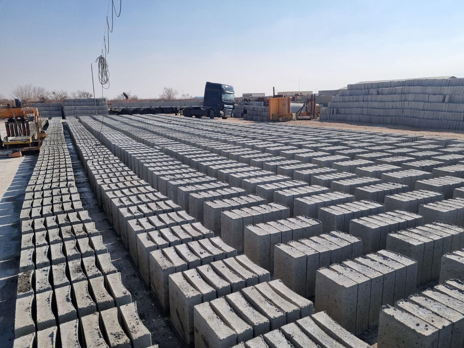 بزرگترین کارگاه تولید جدول کانیو بلوک و بلوکفرش|مصالح و تجهیزات ساختمان|نجف‌آباد, شهرک صنعتی نجف آباد ۲|دیوار