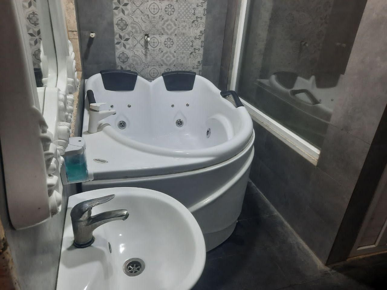 سوئیت های ۱ خواب و ۲ خواب ساحلی شیک و تمیز|اجارهٔ کوتاهمدت ویلا و باغ|بندر انزلی, دهکده ساحلی|دیوار