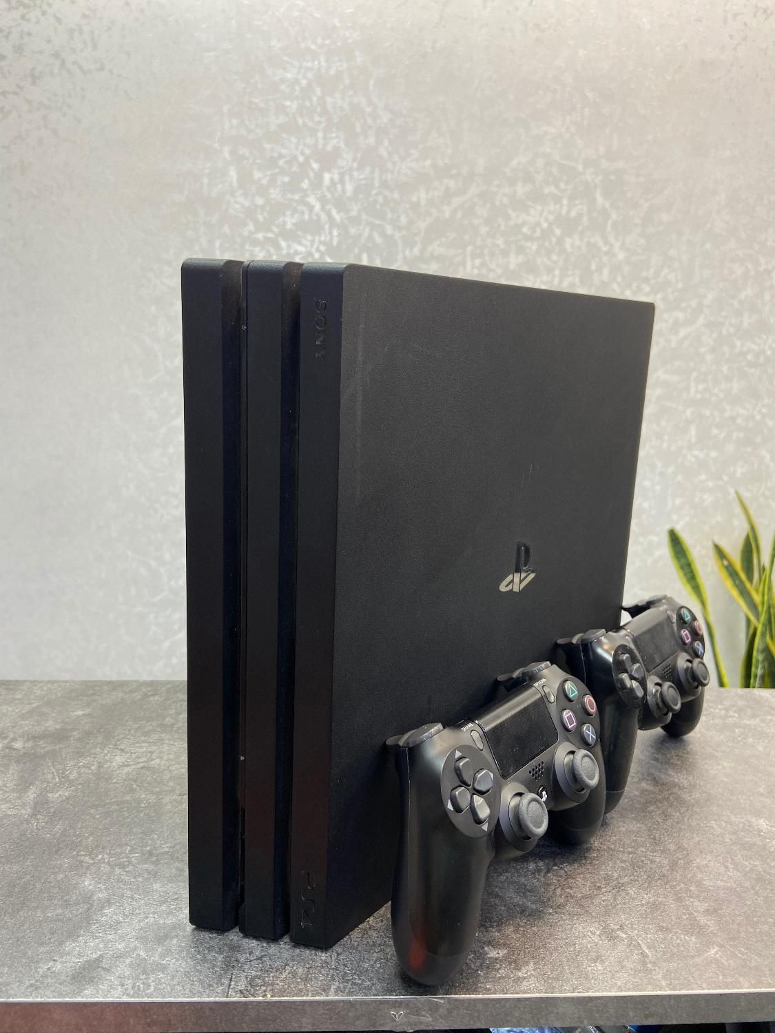 با بازی و دسته اضافی بدون پیشPS4 pro دو تراحافظه|کنسول، بازی ویدئویی و آنلاین|اصفهان, احمدآباد|دیوار