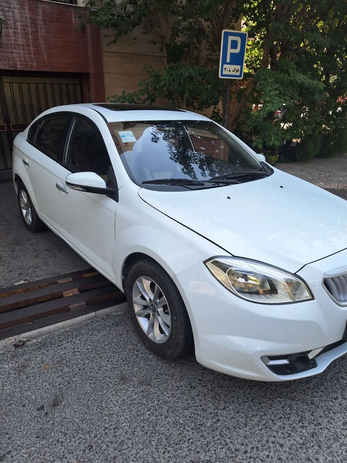 برلیانس H330 اتوماتیک 1500cc، مدل ۱۳۹۶|خودرو سواری و وانت|تهران, سعادت‌آباد|دیوار