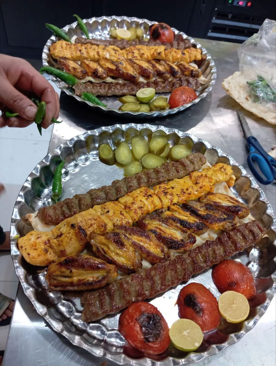 استخدام نیروی جوان خانم و آقا|استخدام خدمات فروشگاه و رستوران|مشهد, جاهد شهر|دیوار