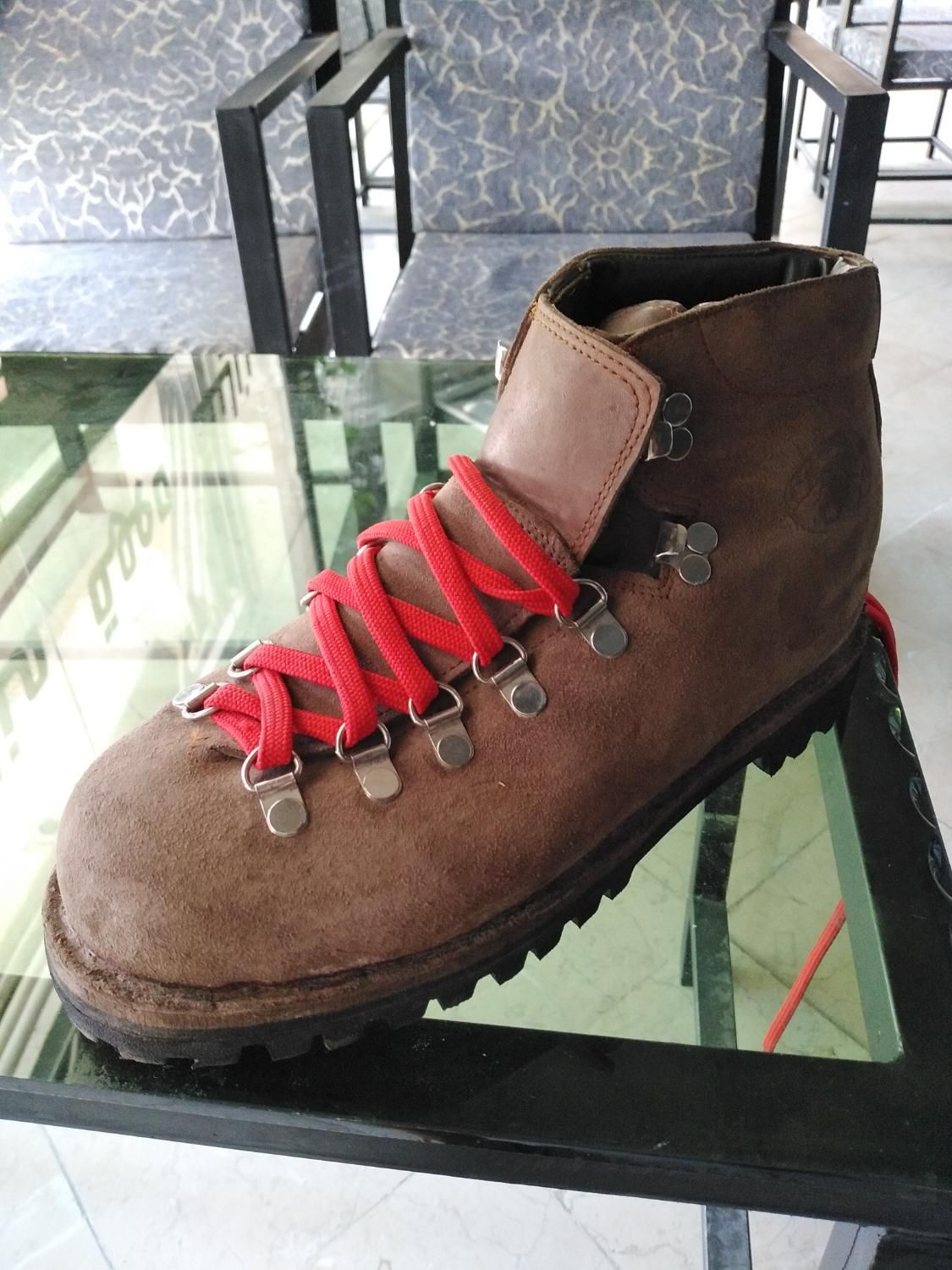 کفش|کیف، کفش، کمربند|کرمان, |دیوار