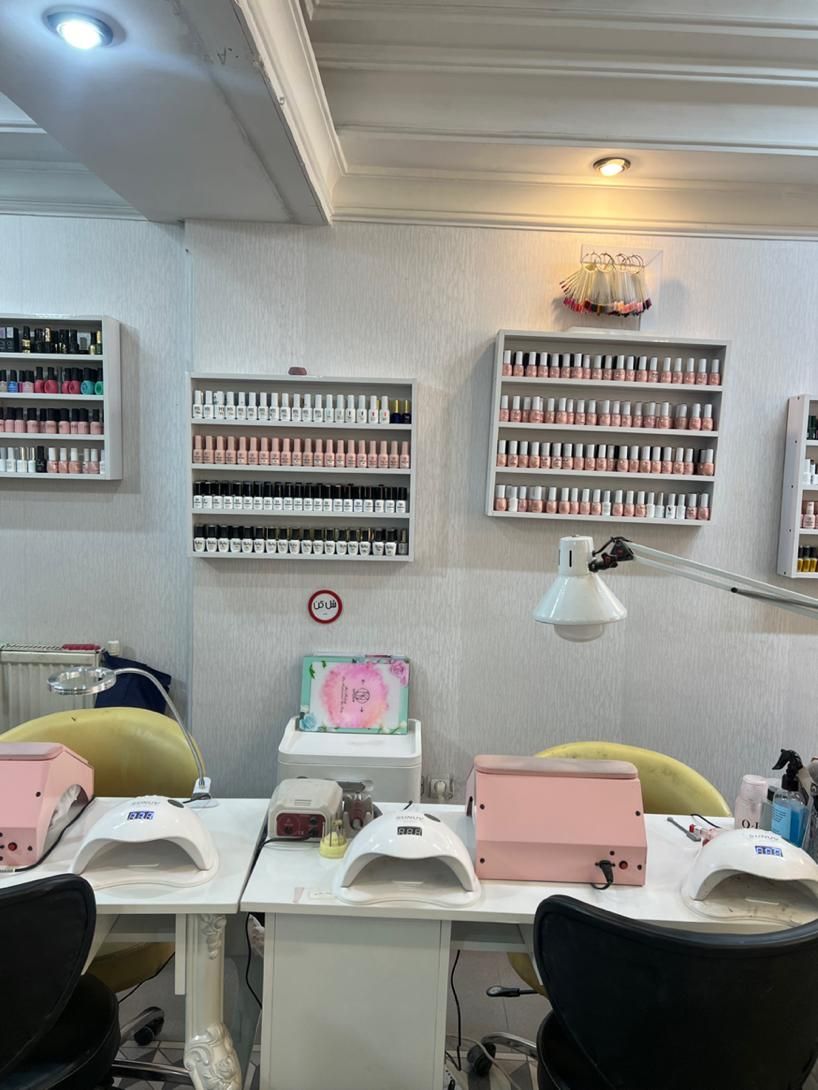 اجاره و استخدام درصدی ناخنکار و مژه کار|استخدام درمانی، زیبایی، بهداشتی|تهران, پونک|دیوار