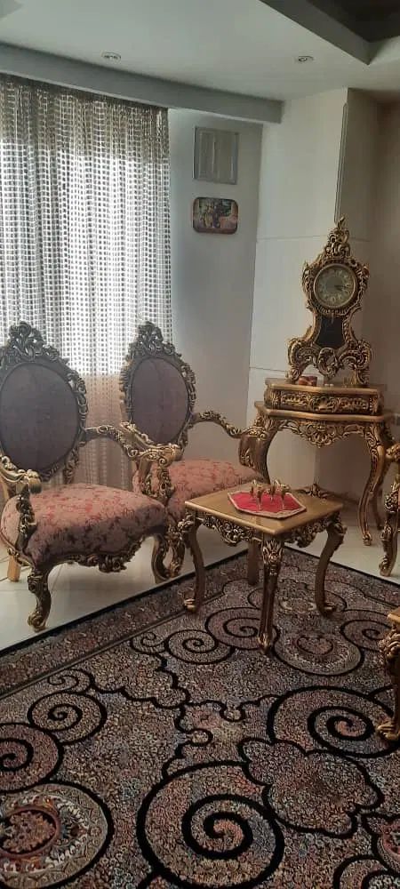 مبل ۷نفره با جلو میزی با اینه کنسول ساعت تخت سنتی|مبلمان خانگی و میز عسلی|محمدشهر, محمدشهر|دیوار