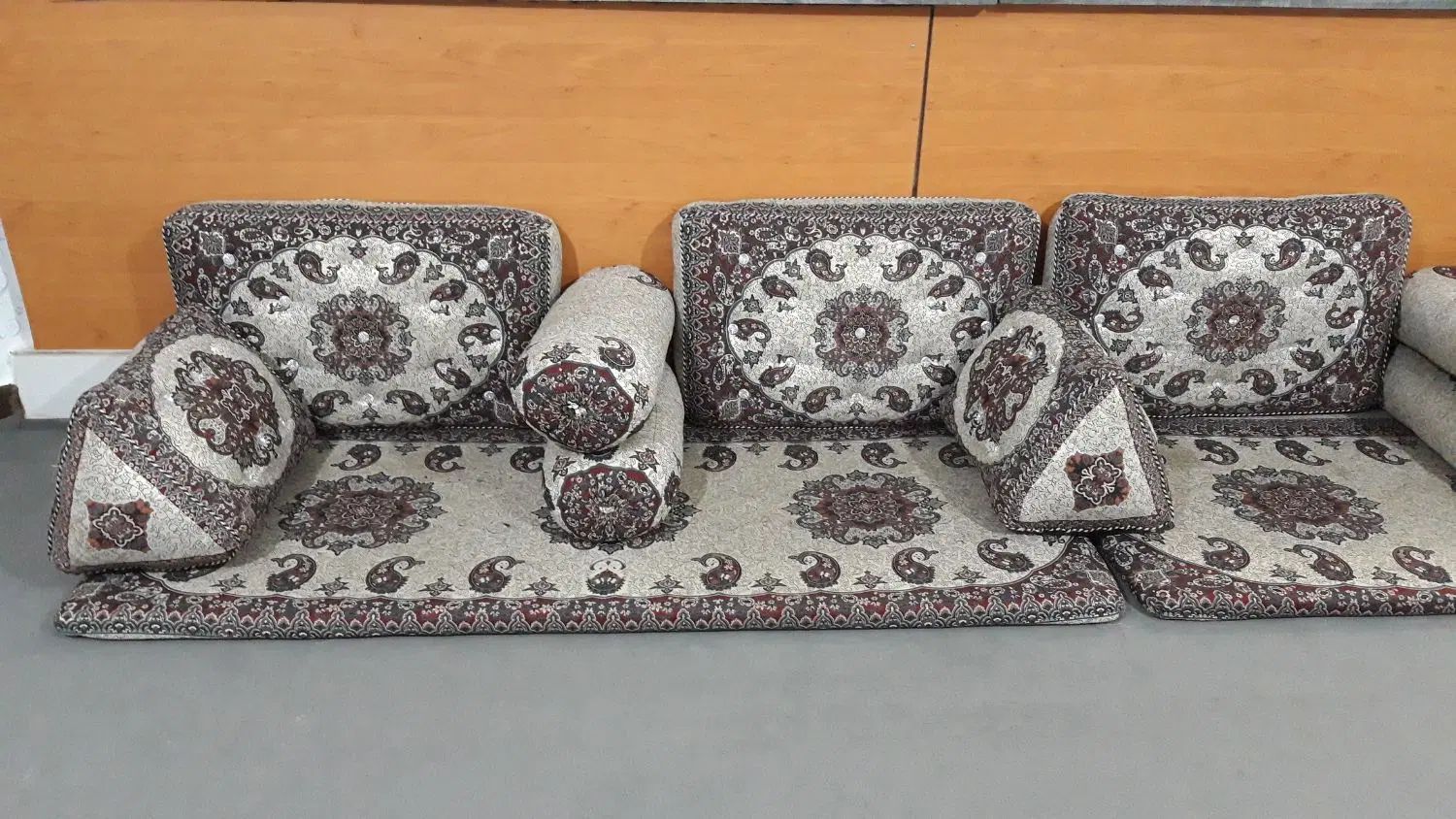 شاه نشین|مبلمان خانگی و میز عسلی|کرج, کمال‌شهر|دیوار