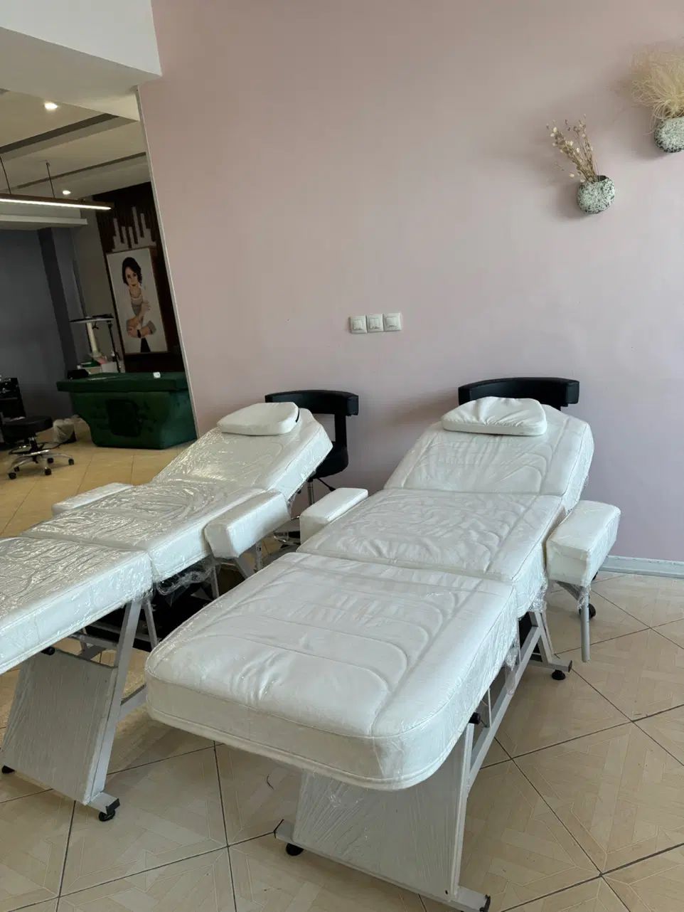 وسایل سالن زیبایی  (تخت ماساژ، صندلی، کانتر) فوری|آرایشگاه و سالن‌های زیبایی|کرج, مهرویلا جنوبی|دیوار