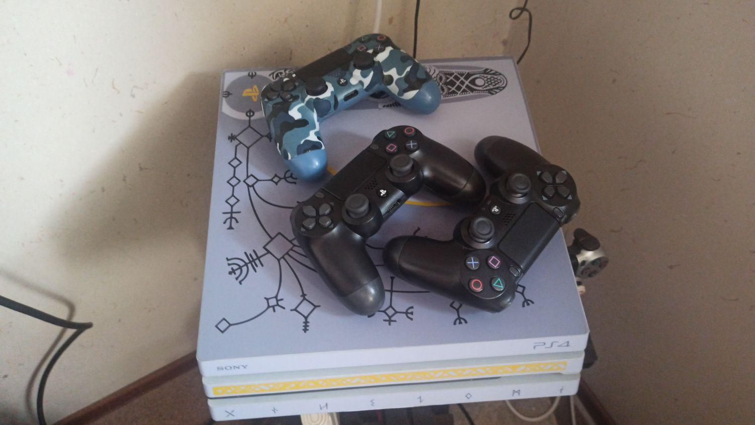 پلی استیشن ۴ پرو باندل god of war چهار دسته|کنسول، بازی ویدئویی و آنلاین|نجف‌آباد, مسکن مهر|دیوار