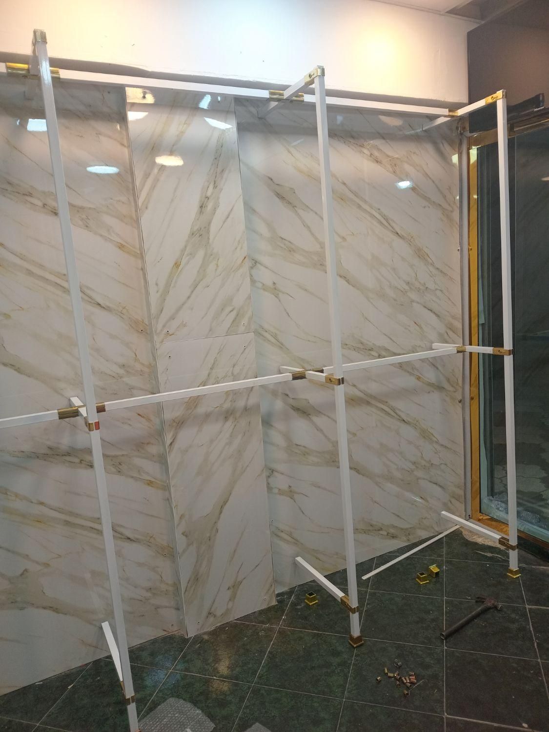 مجسمه های ویترینی رگال بندی سفیدرگال مبرهن|فروشگاه و مغازه|رشت, استادسرا|دیوار