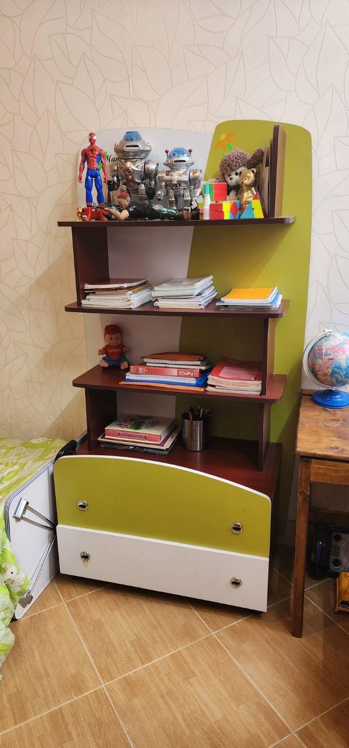 سرویس تخت وکمد،آینه و دراور و کتابخانه کودک نوجوان|تخت و سرویس خواب|نیشابور, هفده شهریور|دیوار