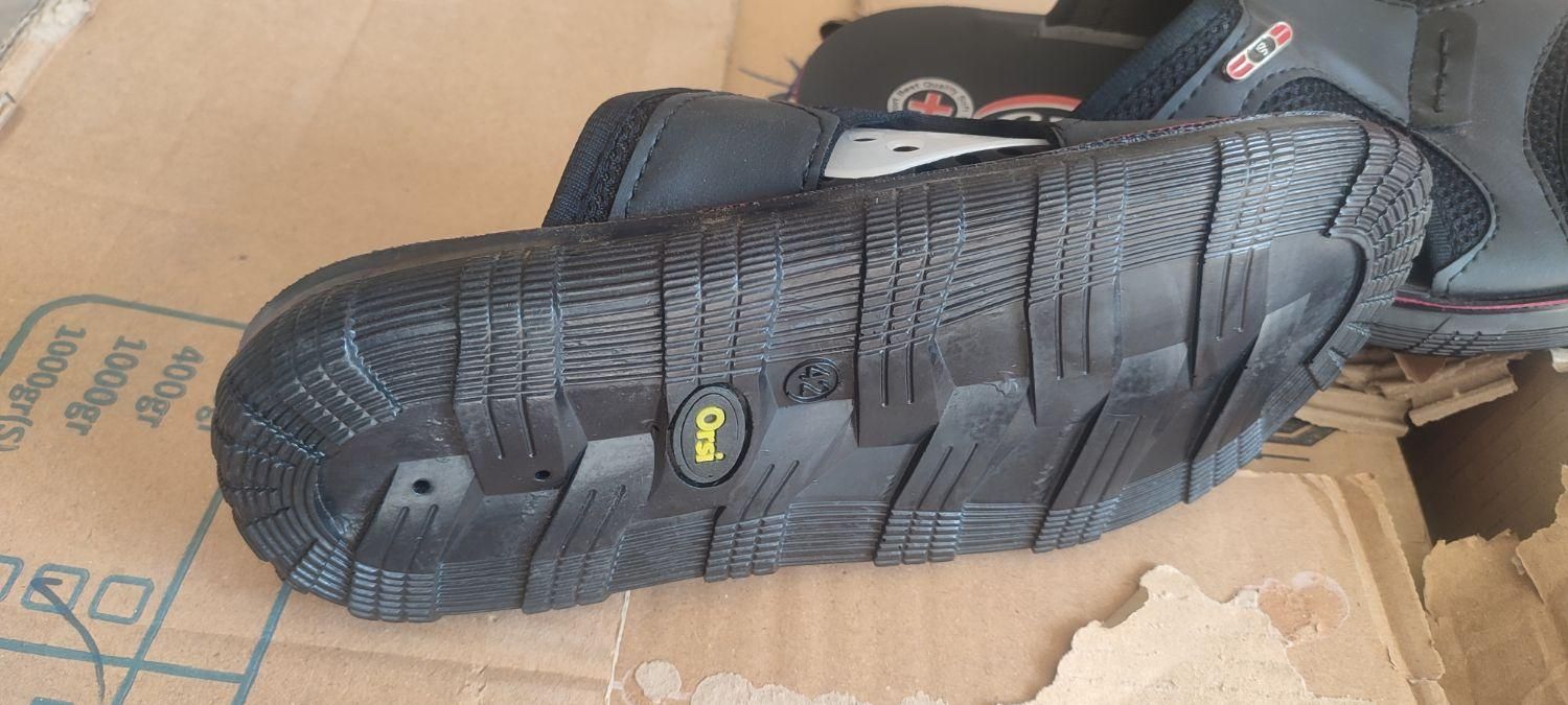 دمپایی|کیف، کفش، کمربند|اصفهان, باتون|دیوار