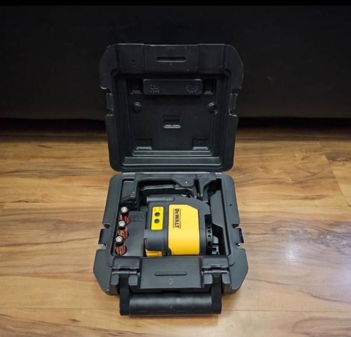 تراز لیزری نور سبز دیوالت برجسته باکیف و پایه|ابزارآلات|اصفهان, هفتون|دیوار