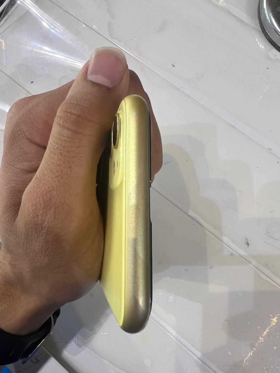 iPhone 11normalدرحد|موبایل|مشهد, عامل|دیوار