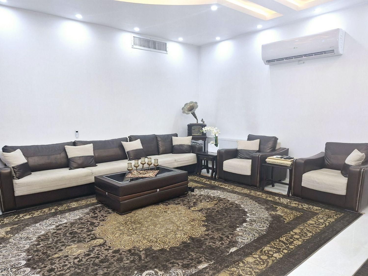 مبلمان ۷نفره استقبال ترک تختخواب‌شو|مبلمان خانگی و میز عسلی|ورامین, شهرک فجر|دیوار