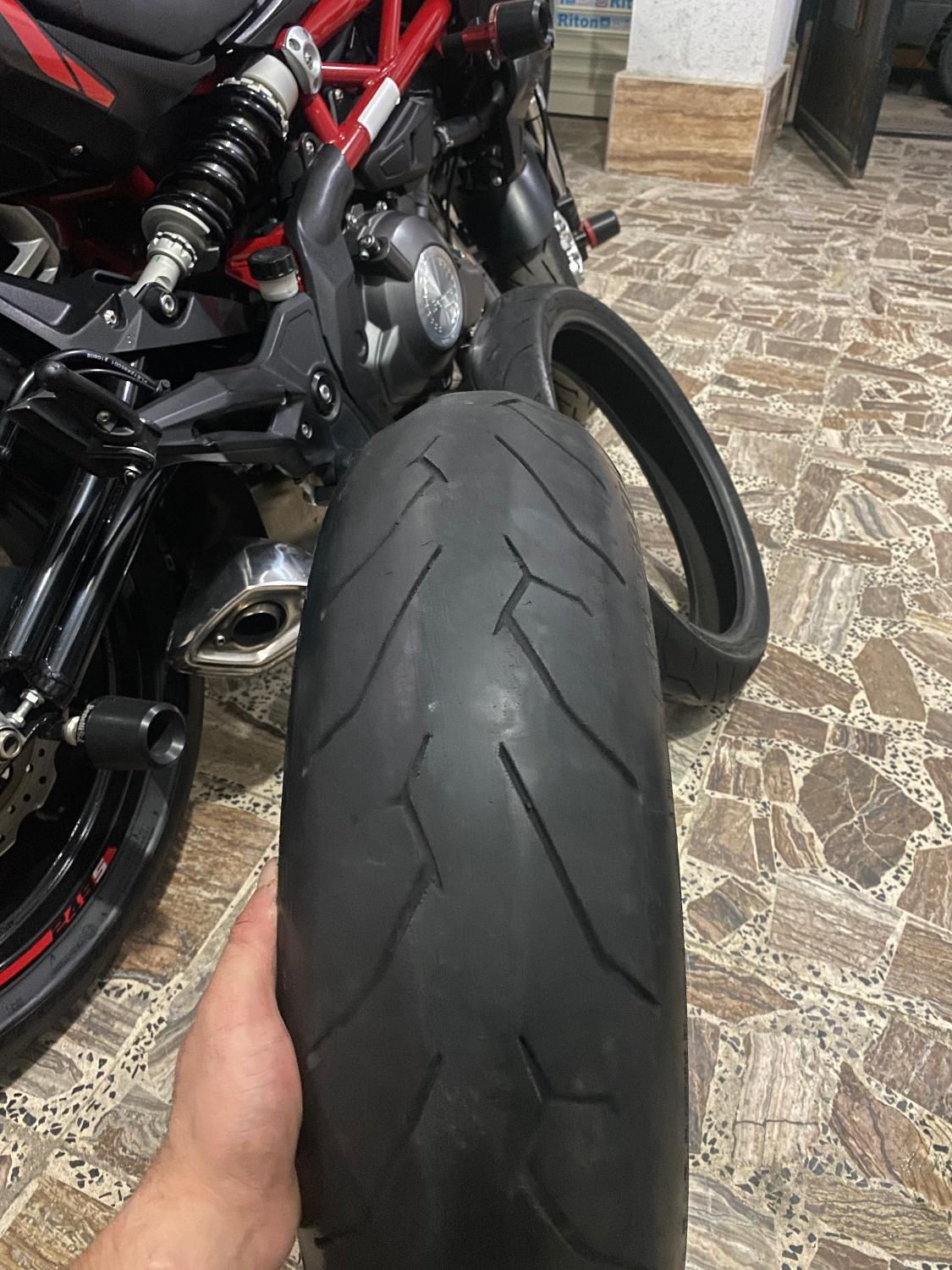لاستیک PIRELLI بنلی 300|قطعات یدکی و لوازم جانبی|رشت, عینک|دیوار