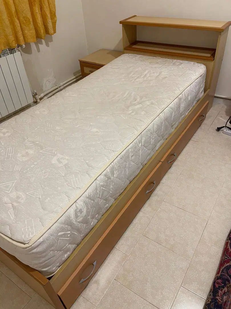 تخت تکنفره ، تشک ، عسلی ، میز تحریر|تخت و سرویس خواب|تهران, دریاچه شهدای خلیج فارس|دیوار