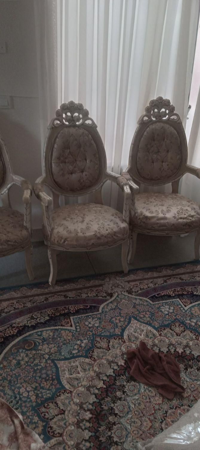 چهار عدد مبل فرهی دسته دار ودو عدد مهمان بدون دسته|مبلمان خانگی و میز عسلی|محمدیه-قزوین, |دیوار
