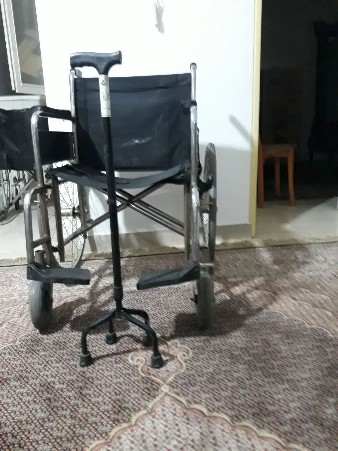 ویلچر تاشو تا وزن ۱۰۰ کیلو پایه تاشو لاستیک توپر|آرایشی، بهداشتی، درمانی|بومهن, |دیوار