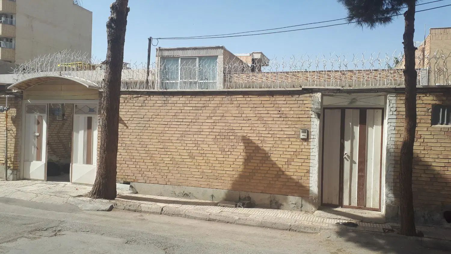 منزل مسکونی با یک سوئیت در زیر زمین تک برگ سند|فروش خانه و ویلا|نجف‌آباد, ویلاشهر|دیوار